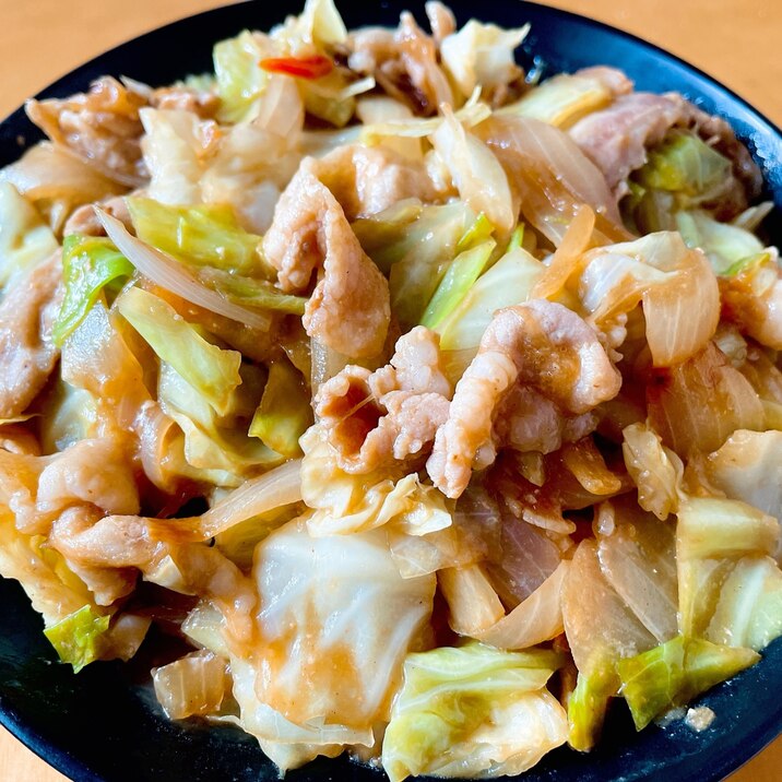 ご飯が進む!!豚バラ肉とキャベツと甘辛味噌炒め